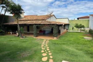 Casa de 3 quartos com Casa de Fundos em Vicente Pires